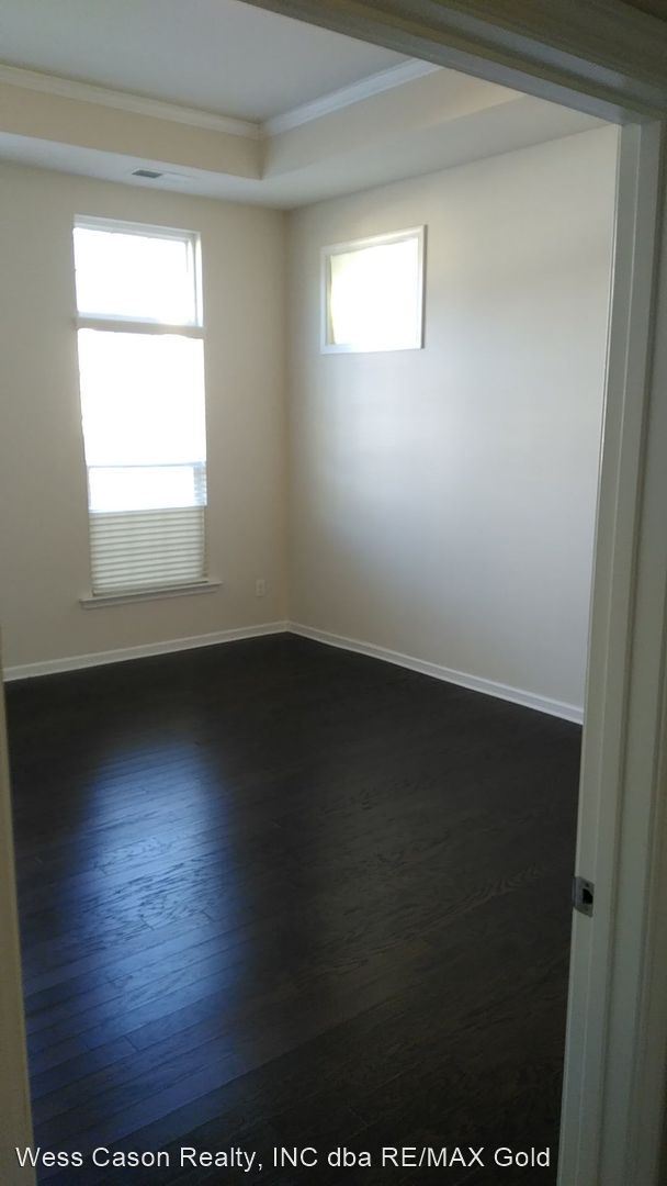 Building Photo - 4 br, 3.5 bath House - 6096 Cloverdale Drive