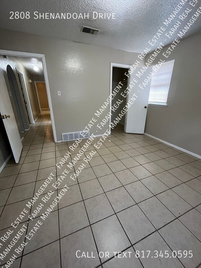Building Photo - 2808 Shenandoah Dr