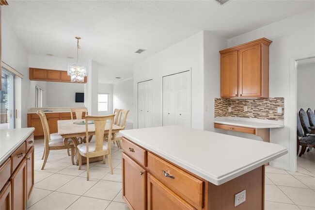 Building Photo - 9727 Mountain Lake Dr