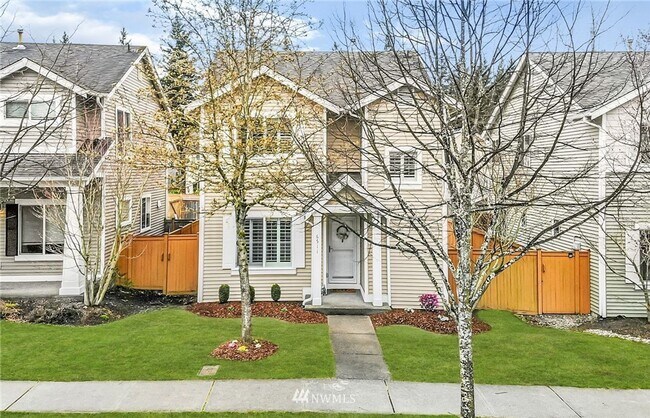 Building Photo - Beautiful Snoqualmie home available for mo...
