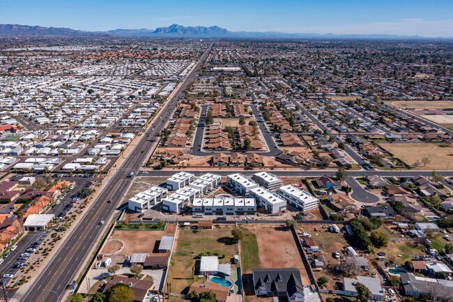 Building Photo - 432 S 32nd St