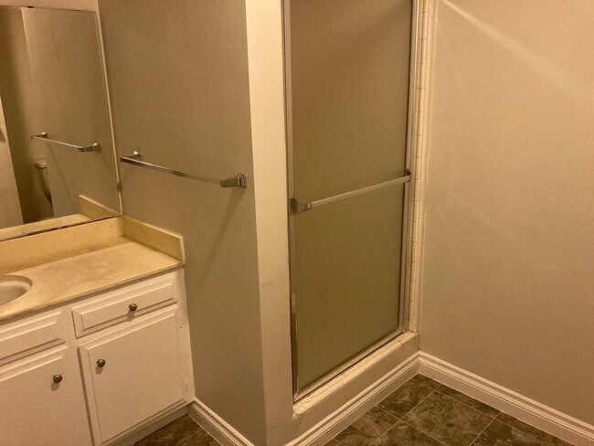 Building Photo - Fox Hills 2 Bd Condo