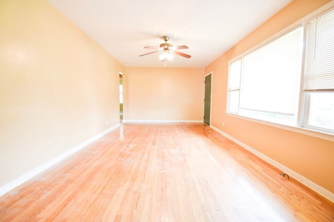 Building Photo - Coming Soon! 3 Bedroom 1 Bathroom - Pets Considered