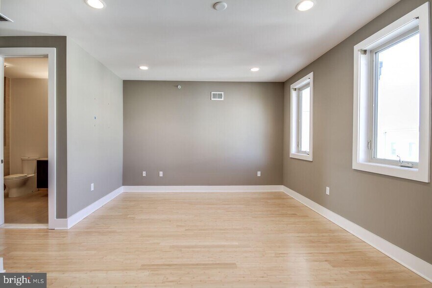 Building Photo - 312 Green Ln