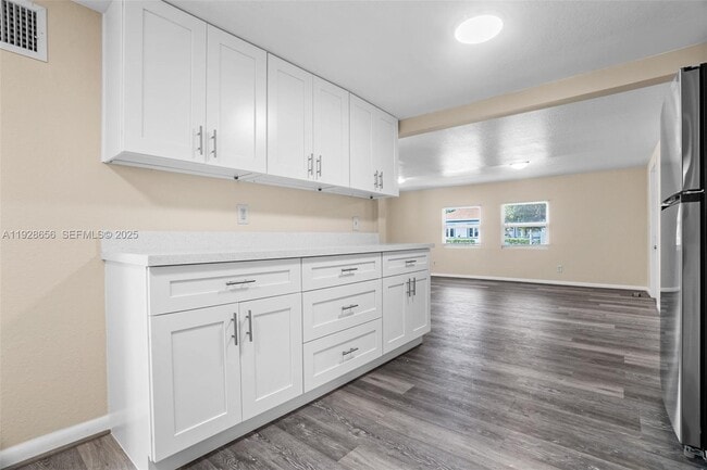 Building Photo - 212 SW 11th St