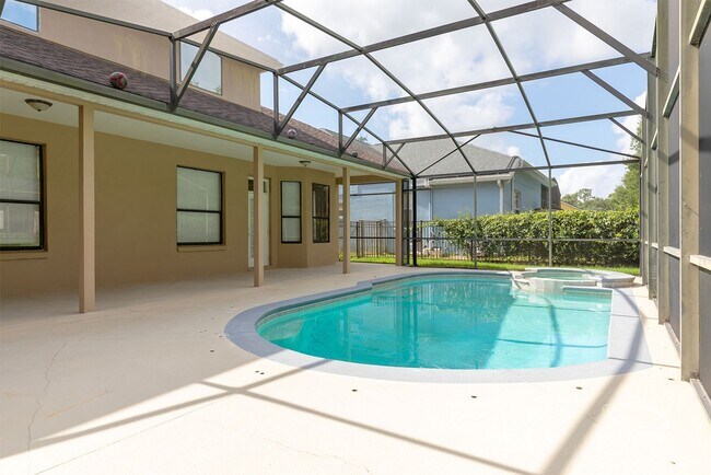 Building Photo - 5/4 HEATHROW POOL HOME!