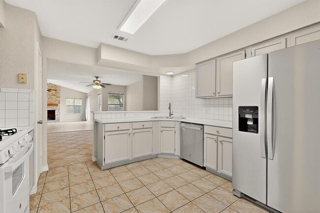 Building Photo - 5300 Honey Dew Terrace