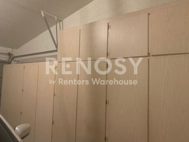 Building Photo - Ideal 2 BD/2 BA/2 CG Townhome with Community Pool Near Olive & 67th in Peoria!