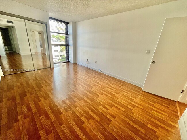 Building Photo - 2501 Brickell Ave