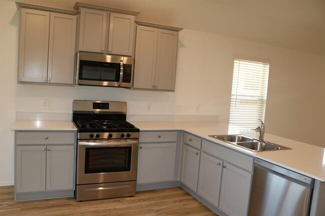 Building Photo - 24030 Steep Climb Dr