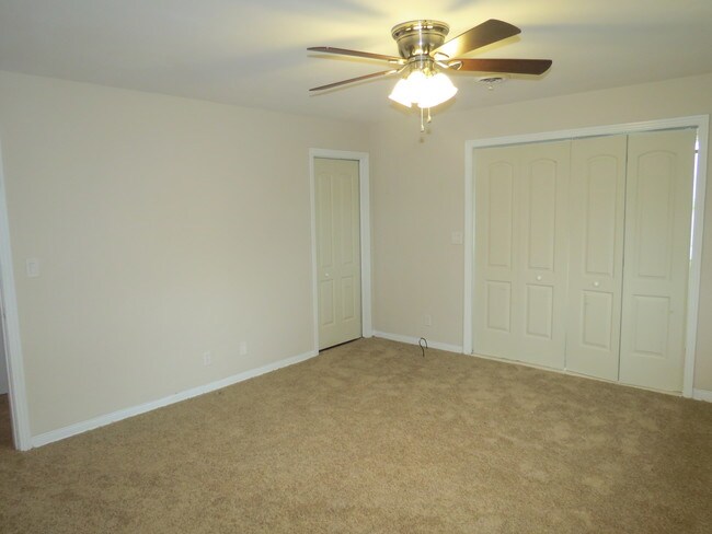 Building Photo - 122 Magnolia Dr