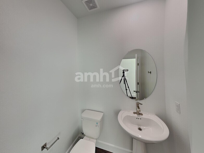 Building Photo - 8882 Carmine Cob Ave