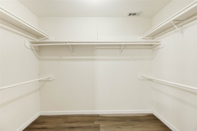 Building Photo - 2338 Bent River Dr