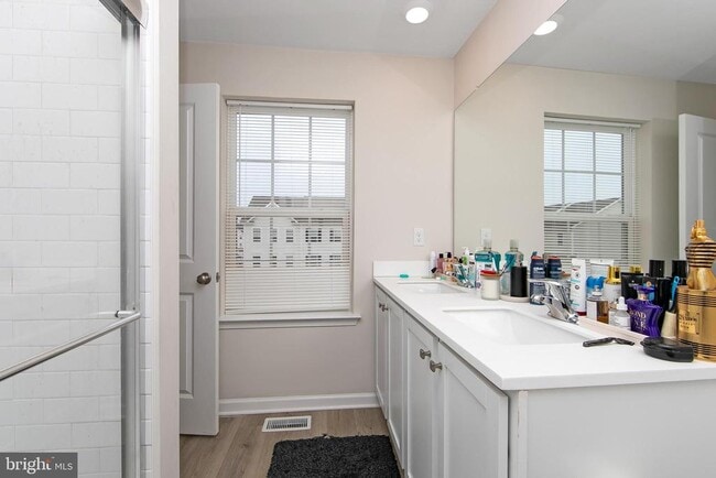 Building Photo - 272 Macoun Way