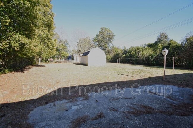 Building Photo - 2005 Westhill Dr