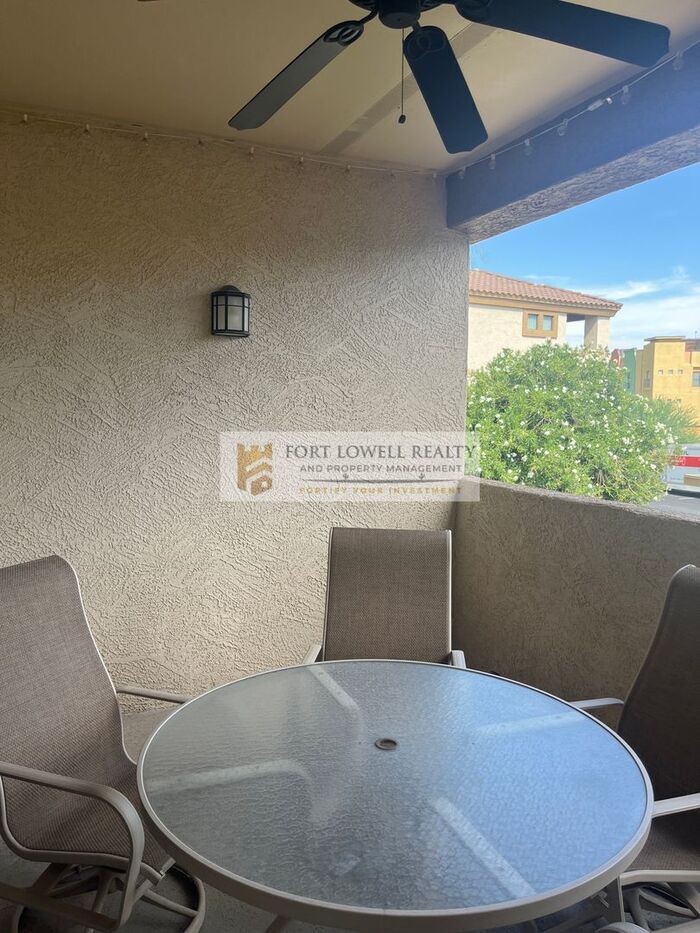 Building Photo - 2550 E River Rd