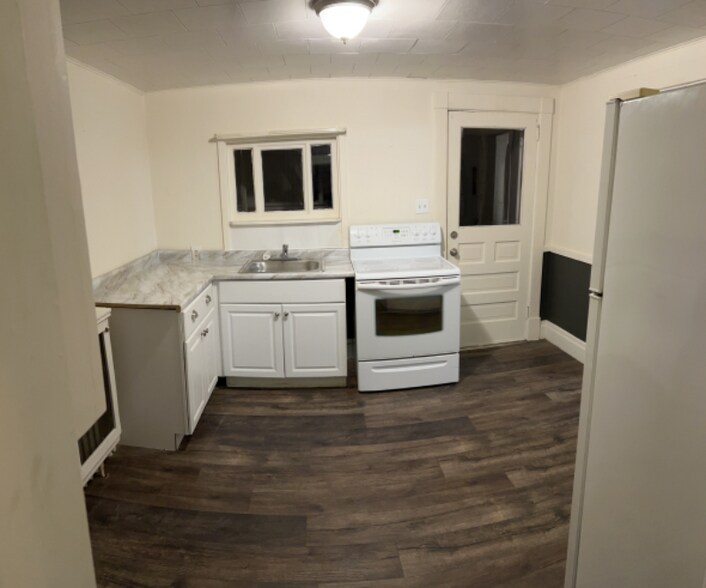 Building Photo - 257 Thompson Ave