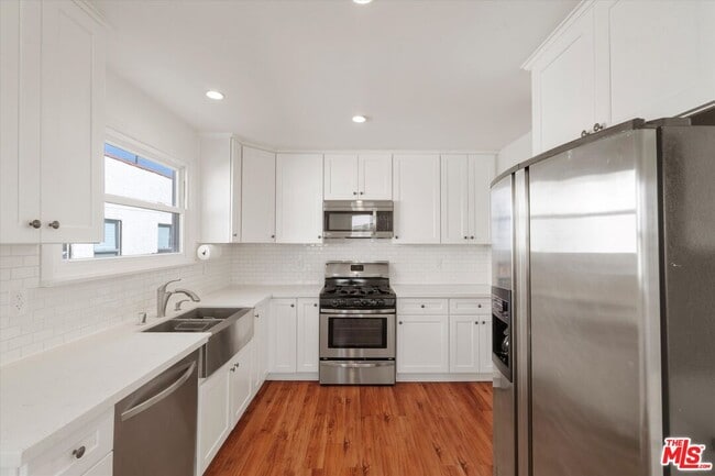 Building Photo - 3154 W 74th St
