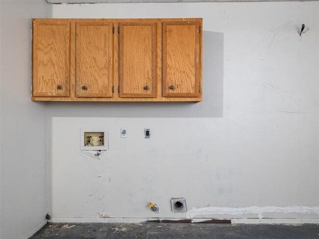 Building Photo - 706 Rollingway Dr