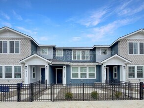 Building Photo - 4119 W Perspective St