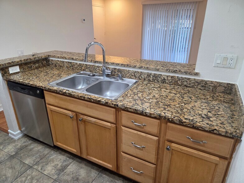 Building Photo - 15273 Maturin Dr
