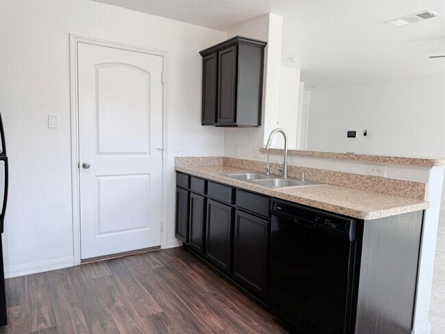 Building Photo - 3000 Cressler Ln