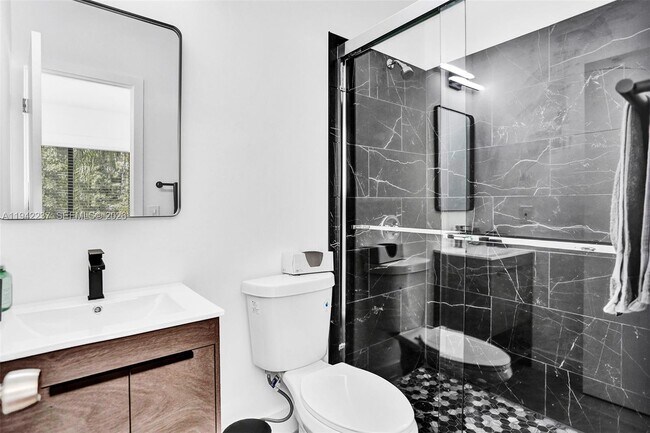 Building Photo - 1656 Polk St