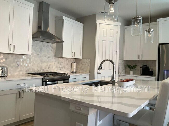 Building Photo - 6584 Seaglass AVE