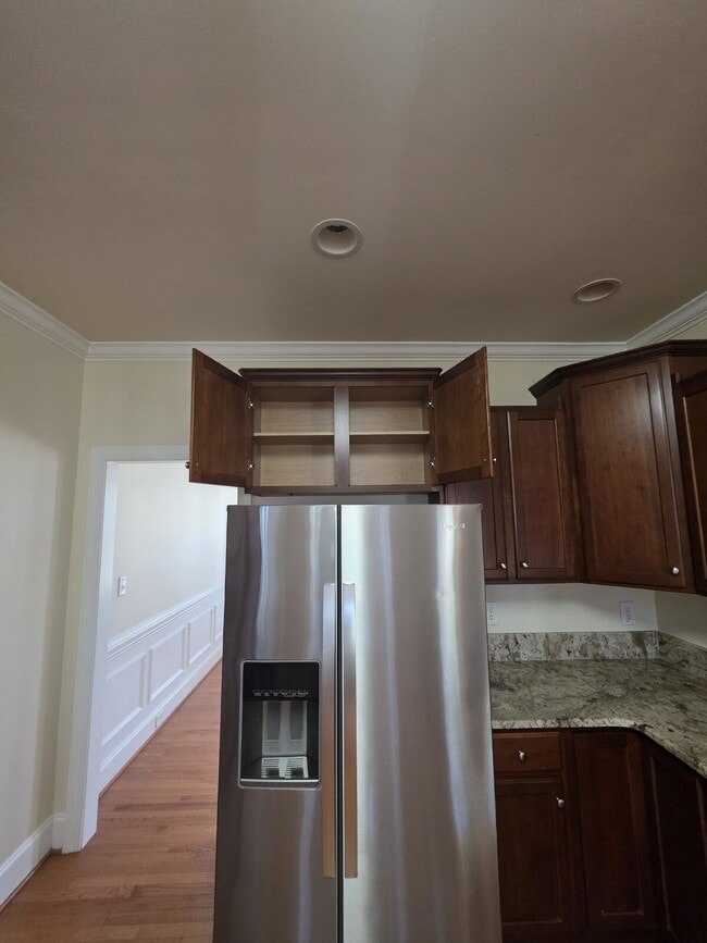 Building Photo - Spacious 4-Bedroom Home for Rent in Kings ...