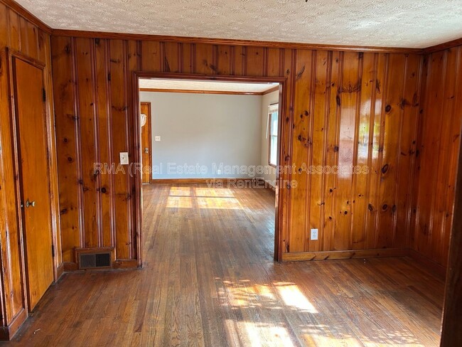 Building Photo - 901 Ray St