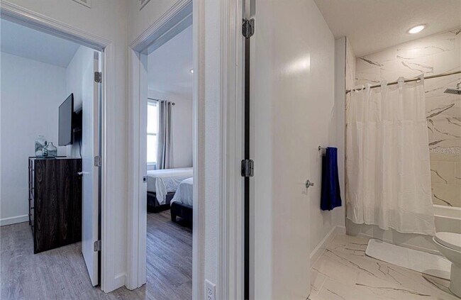 Building Photo - 400 Famagusta Dr