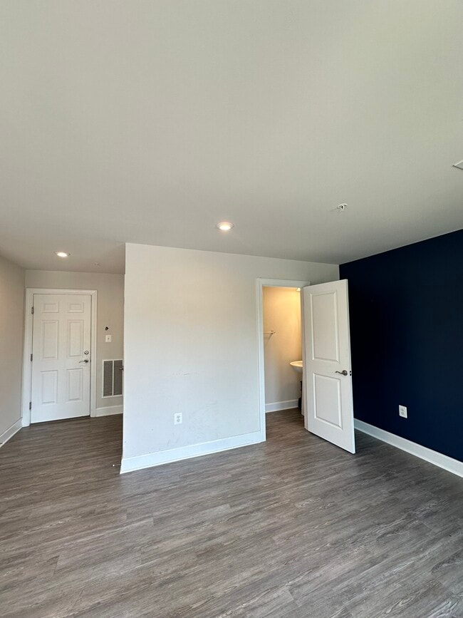 Building Photo - 131 Albany Pl