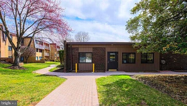 Building Photo - 3198 Old Post Dr