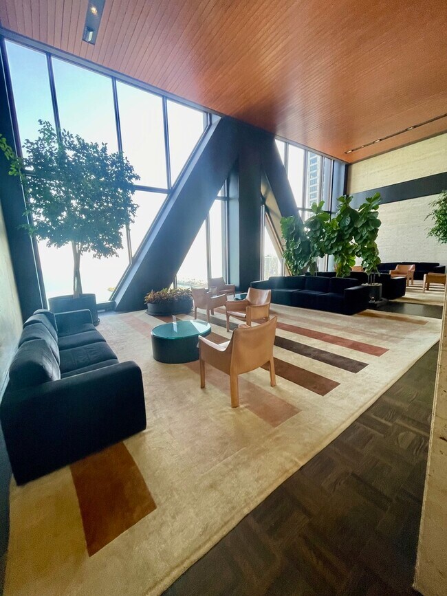 Building Photo - 175 E Delaware Pl