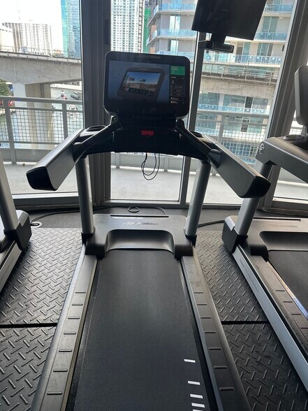 Building Photo - 690 SW 1st Ct