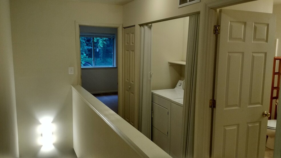 Building Photo - 516 Welsh Rd