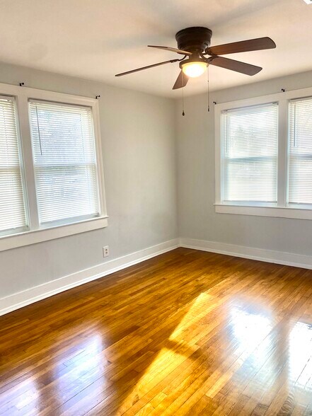 Building Photo - 516 36th Ave N