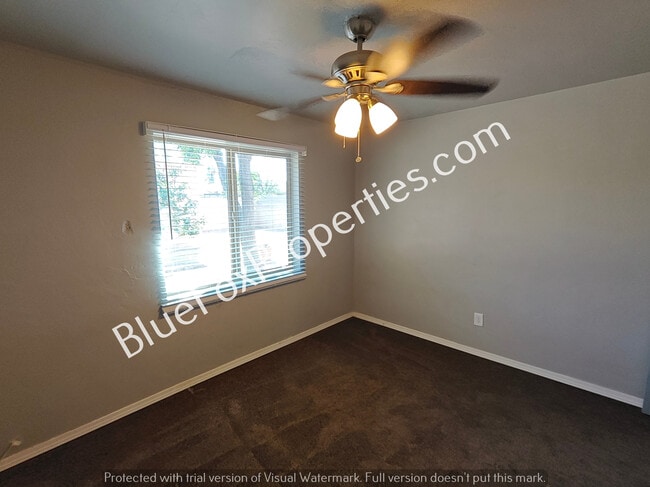 Building Photo - 5952 E 25th St