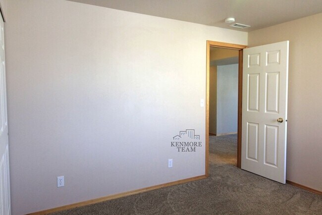 Building Photo - 4 Bedroom, 3 Bath Home in South Kennewick