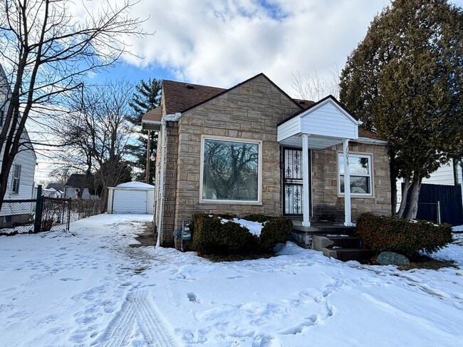 Building Photo - 20059 Bloom St