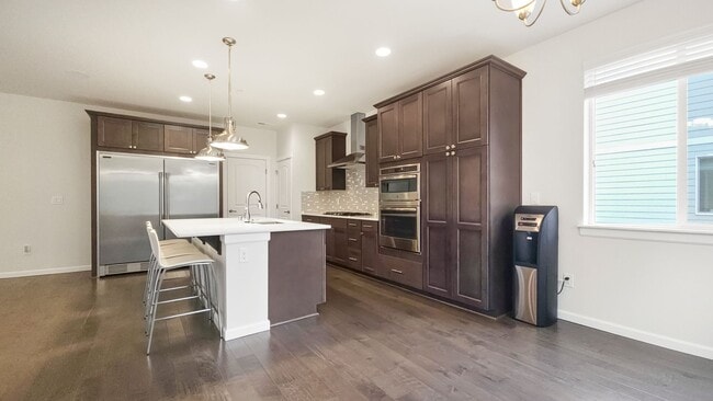 Building Photo - Beautiful, Light-Filled Home Bordering Protected Greenbelt