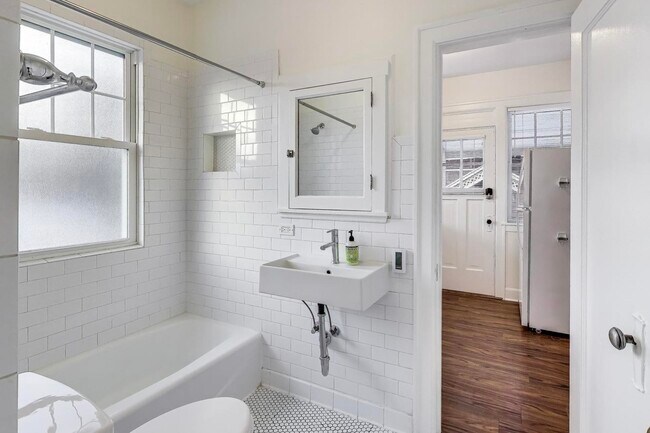 Building Photo - 1632 Wesley Ave