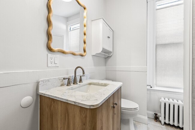 Building Photo - 5 Fairbanks St