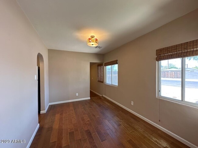 Building Photo - 1501 E Palm Ln