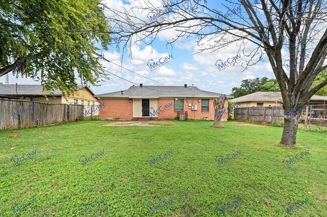 Building Photo - 3532 Hilton Dr