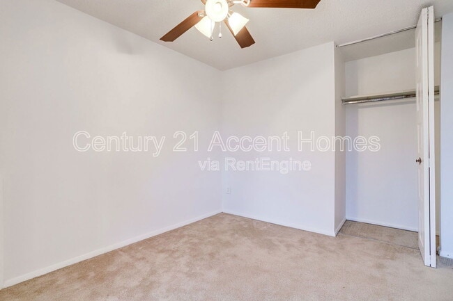 Building Photo - 5328 Larochelle Ct