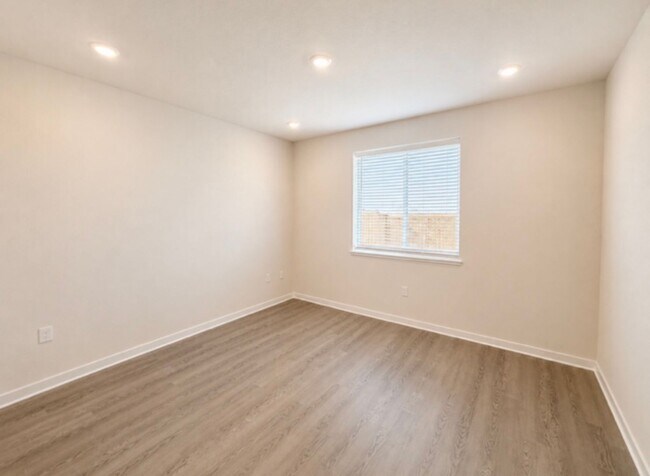 Building Photo - 2630 Lusters Wy