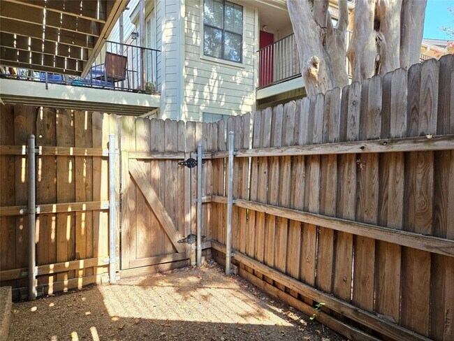 Building Photo - 2906 West Ave