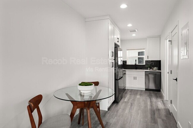 Building Photo - 1710 Hanford Dr