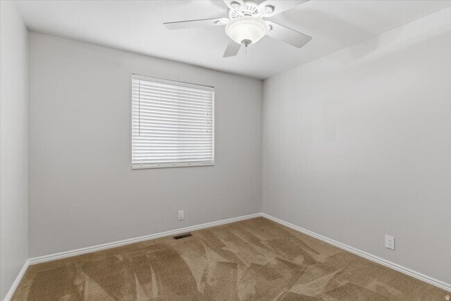 Building Photo - 1109 3350 N